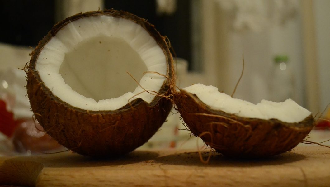 Beneficii pentru sanatate oferite de nuca de cocos