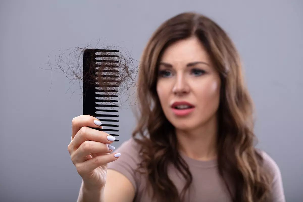 Ce boli ascunde căderea părului