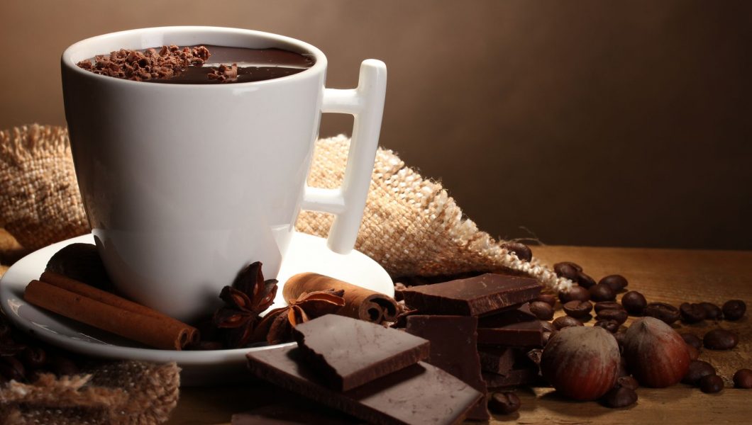 Iată cum trebuie să bei o ciocolată calda!