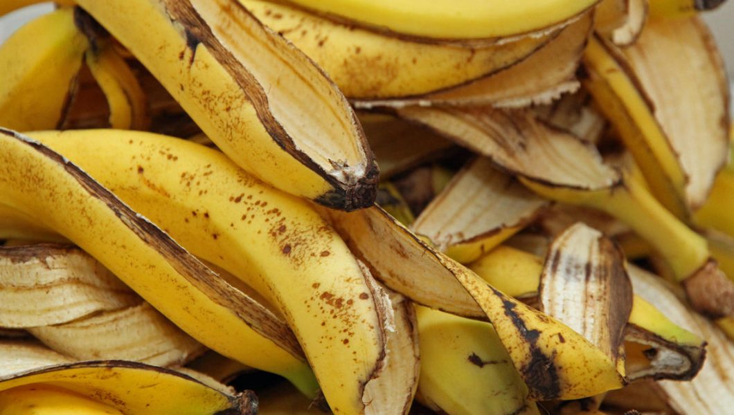 Utilitati inedite pentru cojile de banana
