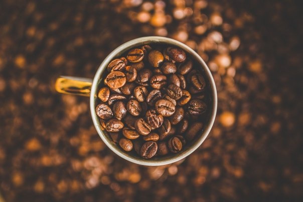 Explicatia pentru care cafeaua decofeinizata contine totusi cofeina