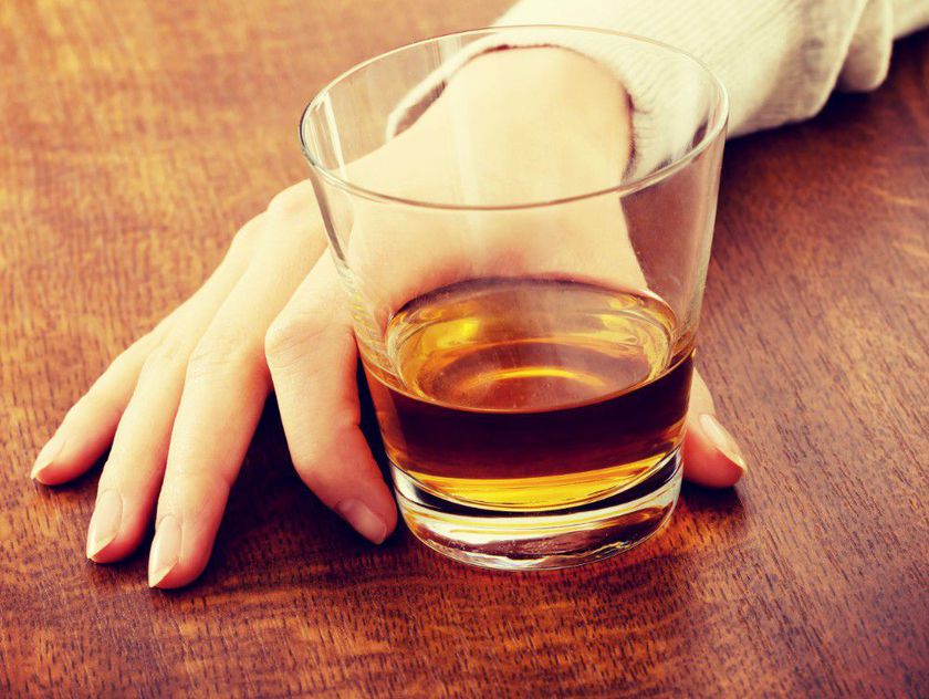 Bei alcool puţin sau moderat? Acest obicei îţi poate aduce beneficii asupra creierului