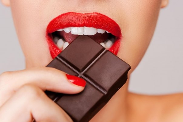 Ciocolata neagra ingrasa la fel ca oricare alt tip de ciocolata