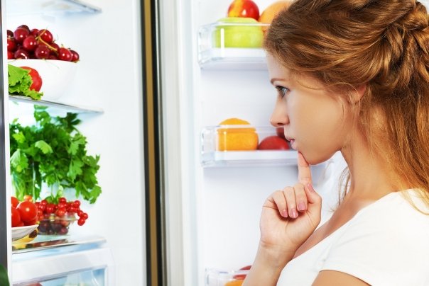 La ce ar trebui sa fii atenta cand cureti frigiderul si congelatorul