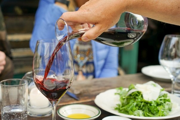 Un beneficiu extraordinar al consumului de vin rosu