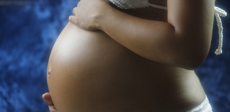 Care sunt simptomele care anunță o sarcină extrauterină