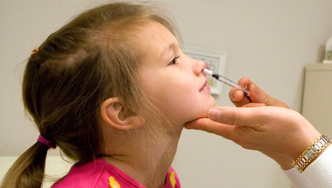 Vaccinul antigripal spray nazal. Cui ii este recomandat si care sunt riscurile